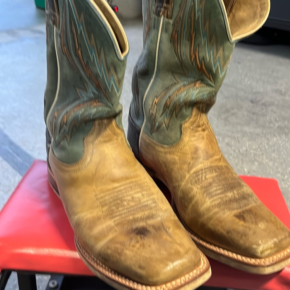 Ariat boots.